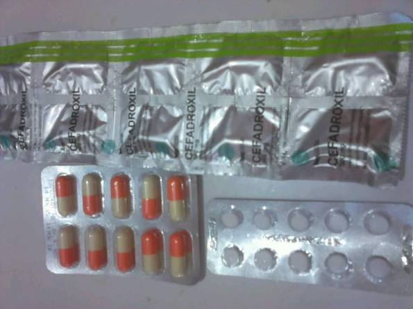 Kombinasi Obat Alaxan FR, Cefadroxil dan Methylprednisolone 4 mg Untuk Radang Tenggorokan - obat dari apotek