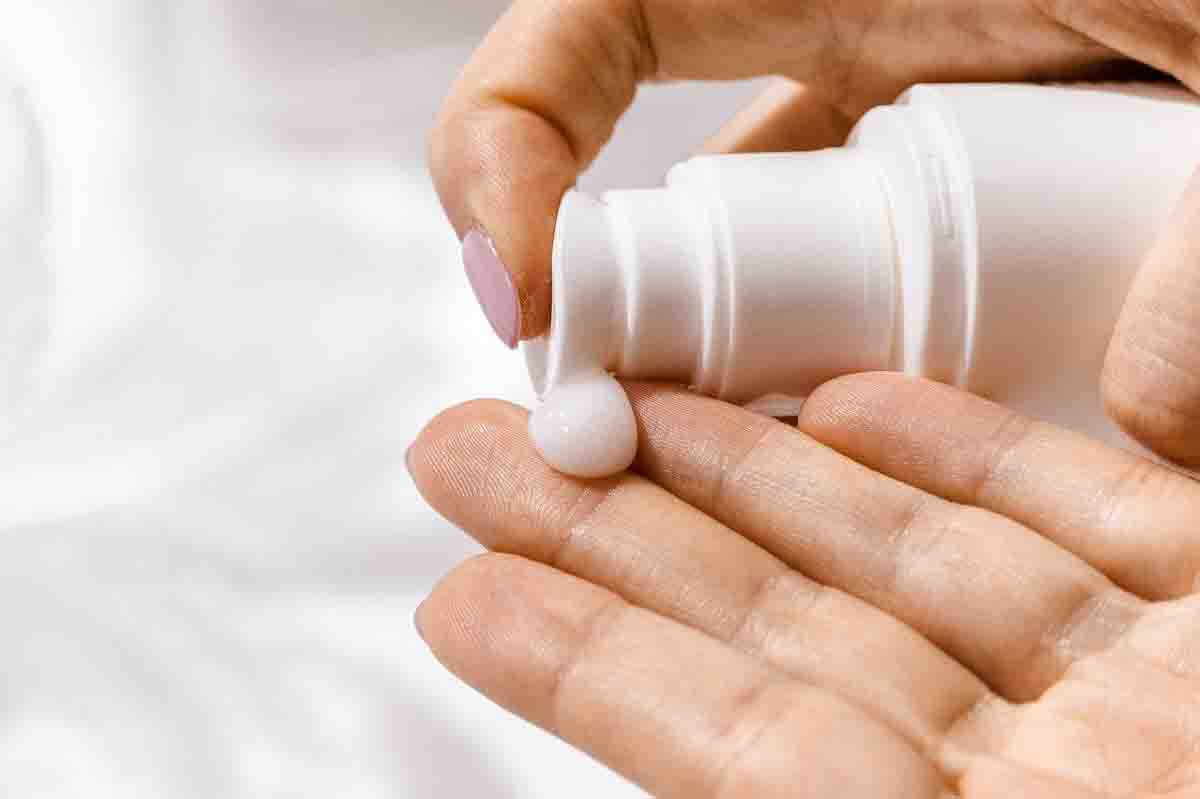17 Rekomendasi Krim Moisturizer Untuk Kulit Kering Pria & Wanita » 2026